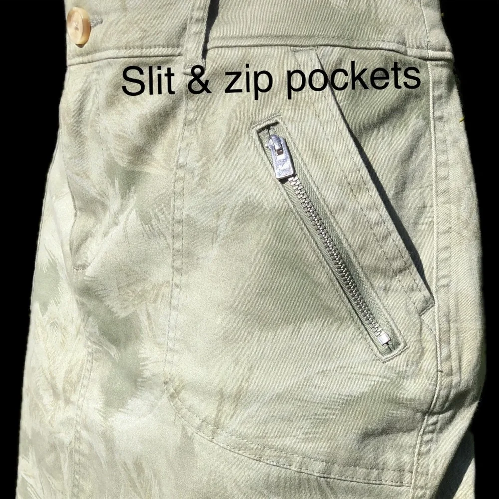 🛑CLEARANCE‼️ Hollister Palm Print Twill Skirt olive green size 9